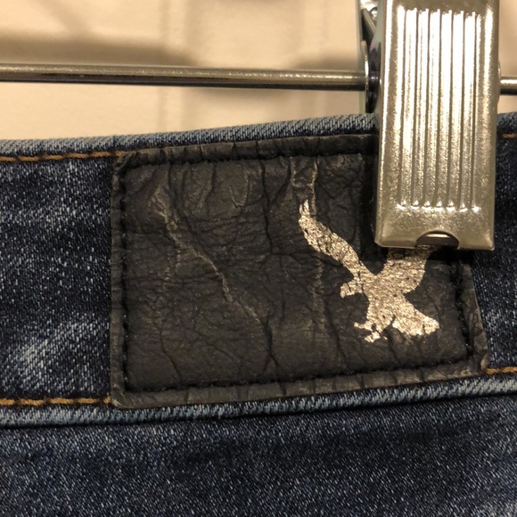 American Eagle Jean Shorts Women’s 4 midi denim blue distressed destroyed EUC - Picture 7 of 10